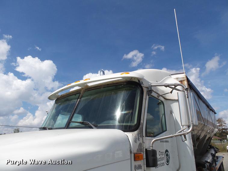 image for item DB7001 2006 International 9400i fertilizer tender truck