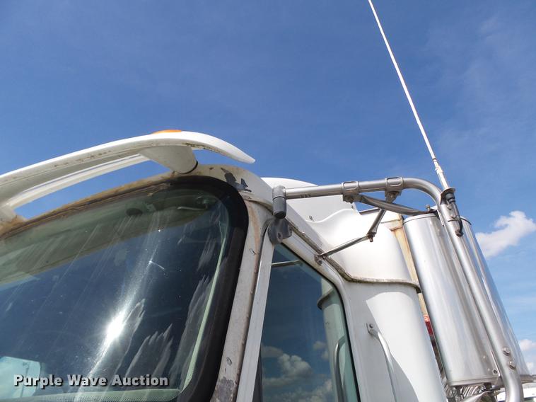 image for item DB7001 2006 International 9400i fertilizer tender truck