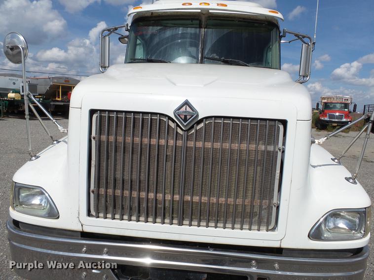 image for item DB7001 2006 International 9400i fertilizer tender truck