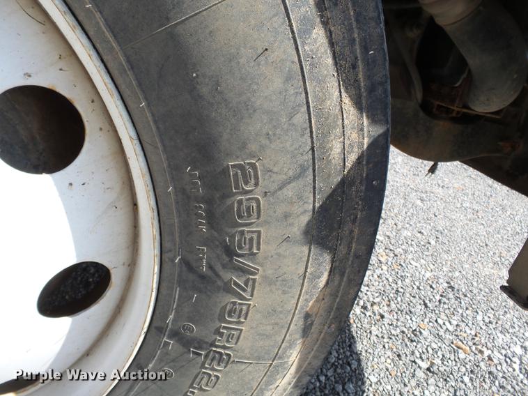 image for item DB7001 2006 International 9400i fertilizer tender truck