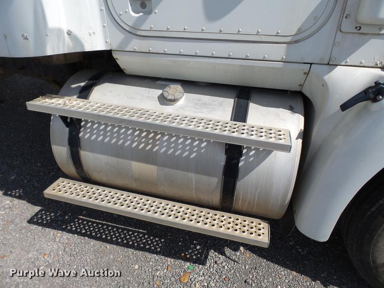 image for item DB7001 2006 International 9400i fertilizer tender truck