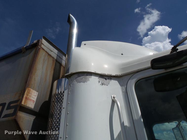 image for item DB7001 2006 International 9400i fertilizer tender truck