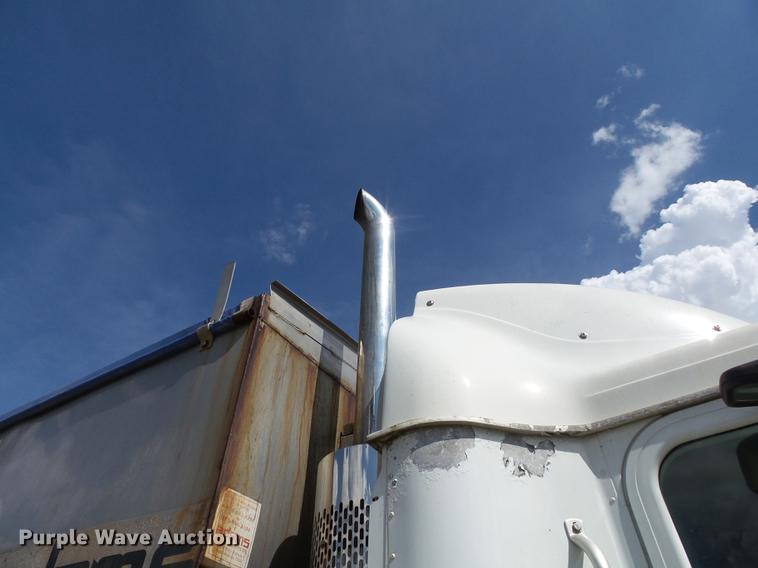 image for item DB7001 2006 International 9400i fertilizer tender truck