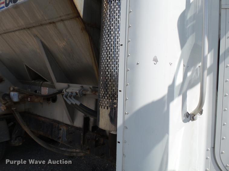 image for item DB7001 2006 International 9400i fertilizer tender truck