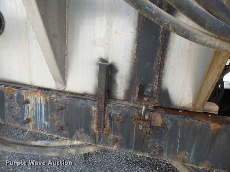 image for item DB7001 2006 International 9400i fertilizer tender truck