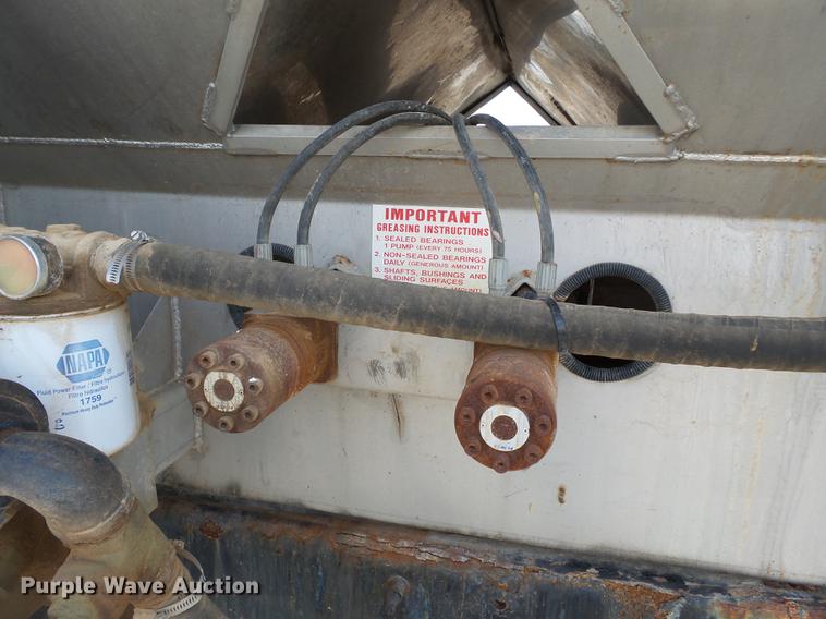 image for item DB7001 2006 International 9400i fertilizer tender truck