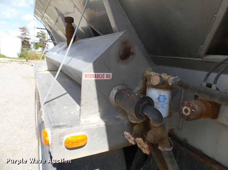 image for item DB7001 2006 International 9400i fertilizer tender truck