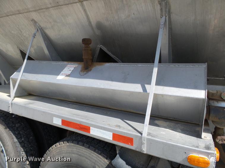 image for item DB7001 2006 International 9400i fertilizer tender truck