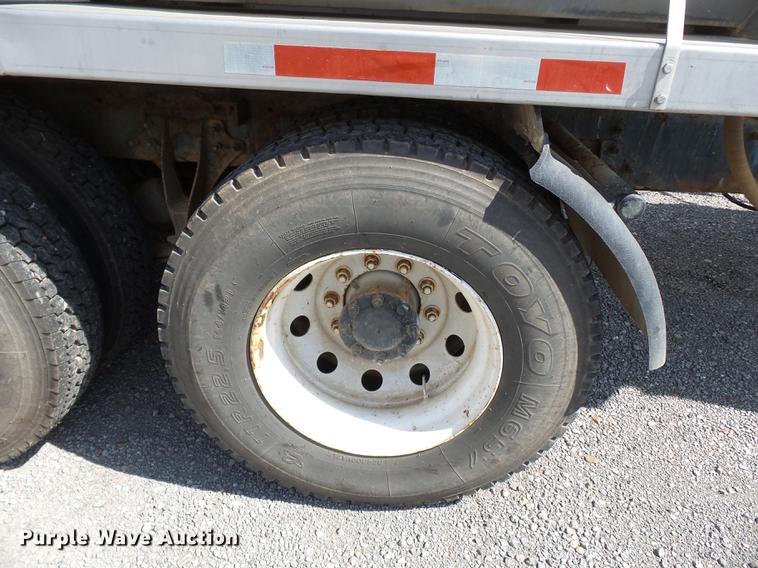 image for item DB7001 2006 International 9400i fertilizer tender truck