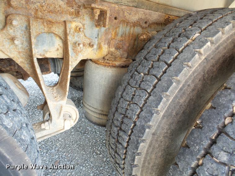 image for item DB7001 2006 International 9400i fertilizer tender truck