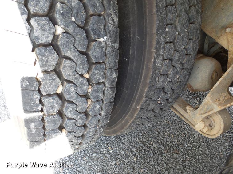 image for item DB7001 2006 International 9400i fertilizer tender truck