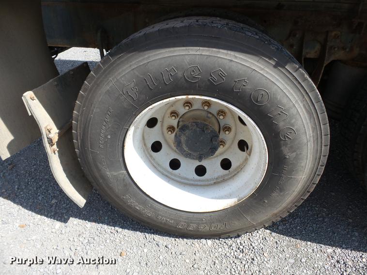 image for item DB7001 2006 International 9400i fertilizer tender truck