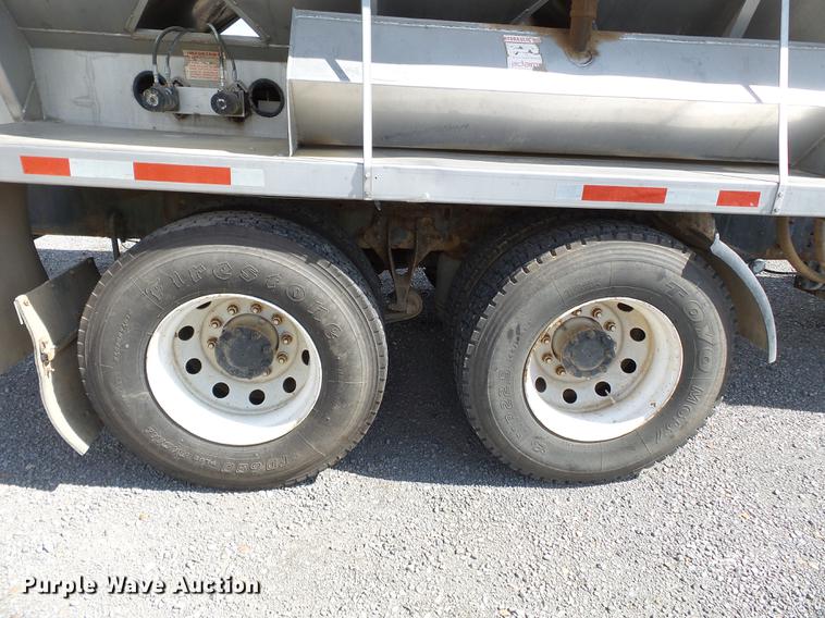 image for item DB7001 2006 International 9400i fertilizer tender truck