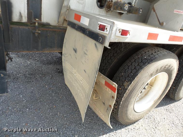 image for item DB7001 2006 International 9400i fertilizer tender truck