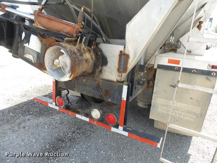 image for item DB7001 2006 International 9400i fertilizer tender truck