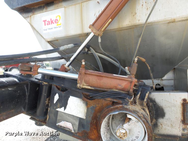 image for item DB7001 2006 International 9400i fertilizer tender truck