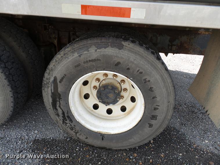 image for item DB7001 2006 International 9400i fertilizer tender truck