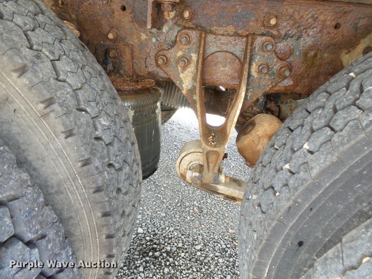 image for item DB7001 2006 International 9400i fertilizer tender truck