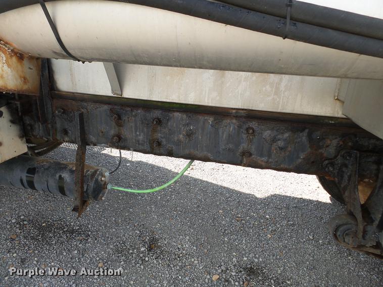 image for item DB7001 2006 International 9400i fertilizer tender truck