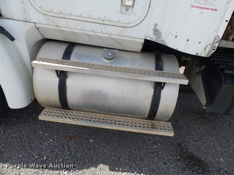 image for item DB7001 2006 International 9400i fertilizer tender truck