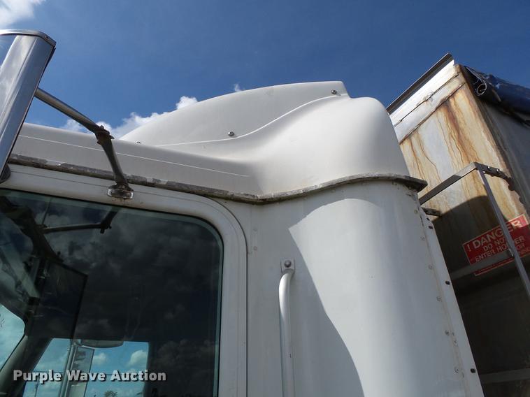 image for item DB7001 2006 International 9400i fertilizer tender truck