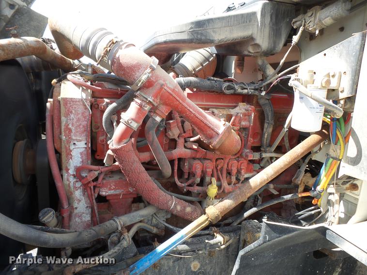 image for item DB7001 2006 International 9400i fertilizer tender truck