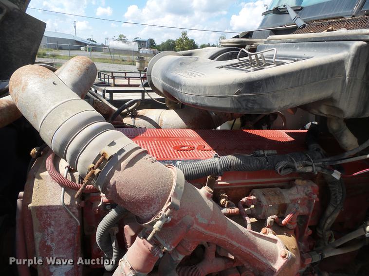 image for item DB7001 2006 International 9400i fertilizer tender truck