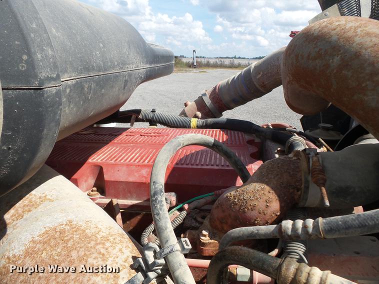 image for item DB7001 2006 International 9400i fertilizer tender truck