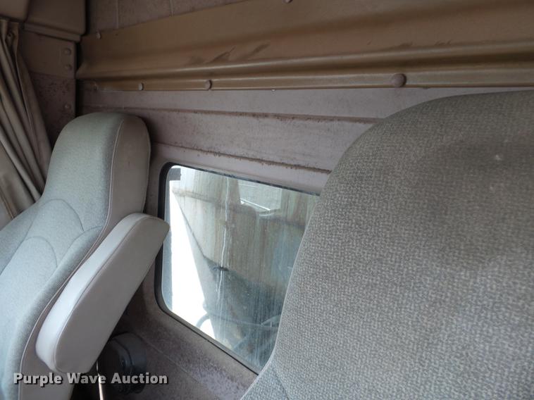 image for item DB7001 2006 International 9400i fertilizer tender truck