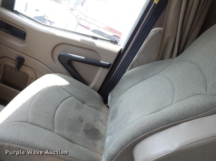 image for item DB7001 2006 International 9400i fertilizer tender truck