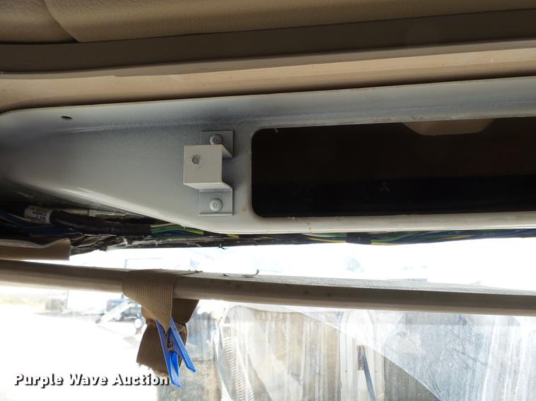 image for item DB7001 2006 International 9400i fertilizer tender truck