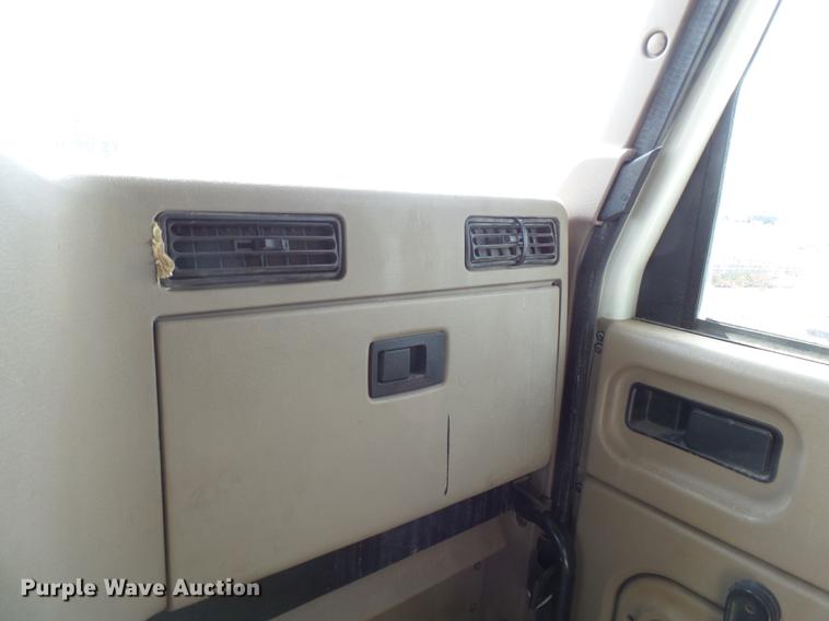 image for item DB7001 2006 International 9400i fertilizer tender truck