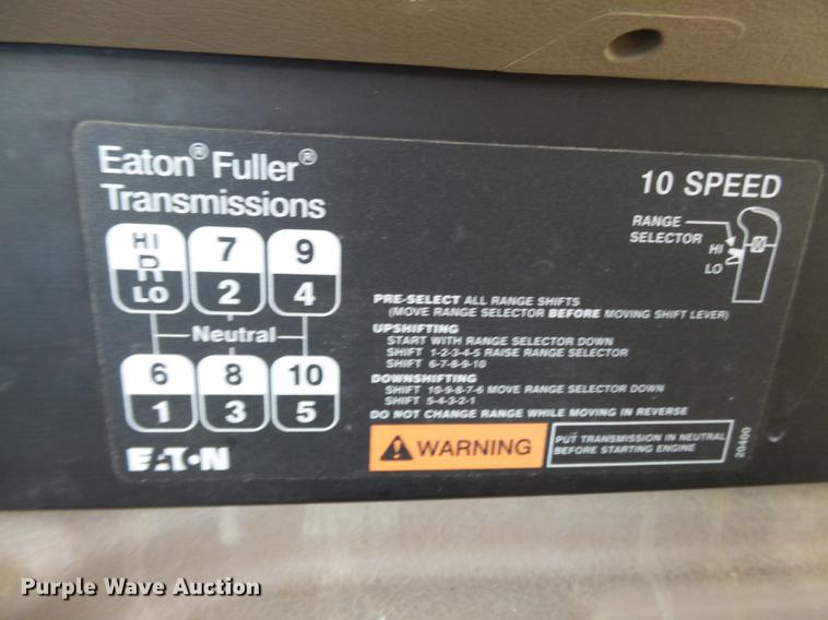 image for item DB7001 2006 International 9400i fertilizer tender truck