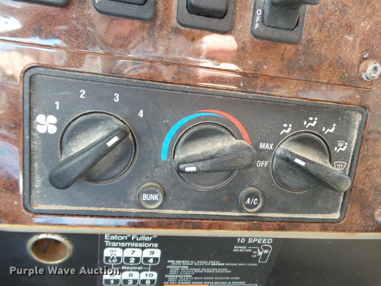 image for item DB7001 2006 International 9400i fertilizer tender truck