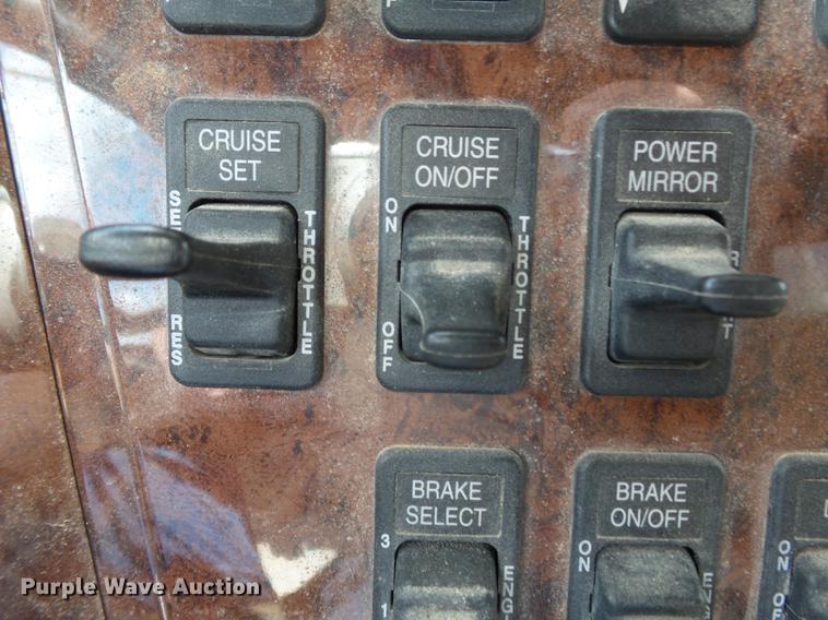 image for item DB7001 2006 International 9400i fertilizer tender truck