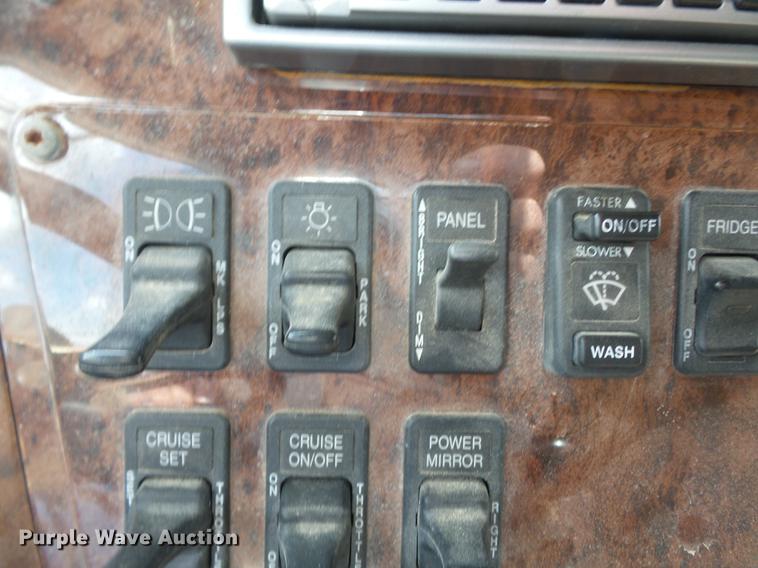 image for item DB7001 2006 International 9400i fertilizer tender truck