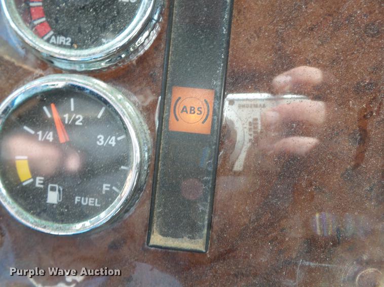 image for item DB7001 2006 International 9400i fertilizer tender truck