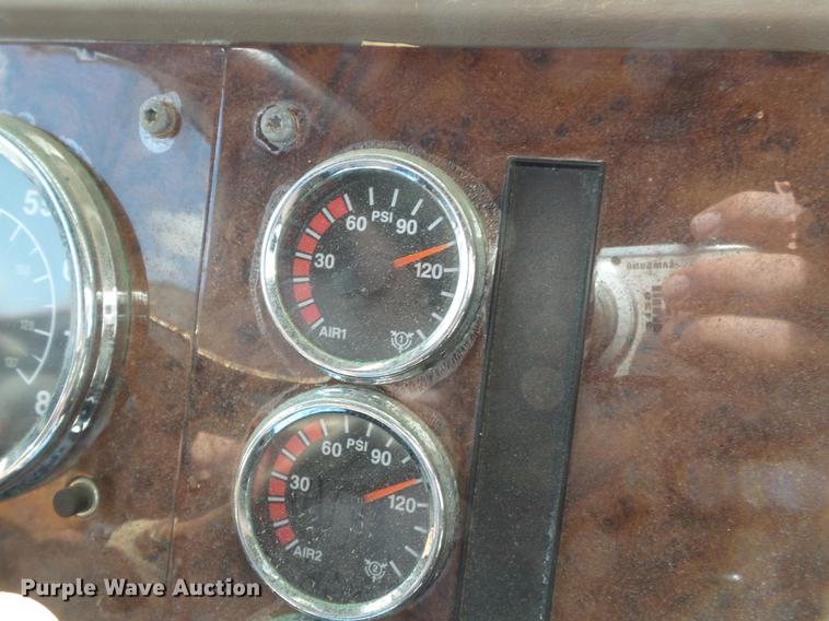 image for item DB7001 2006 International 9400i fertilizer tender truck