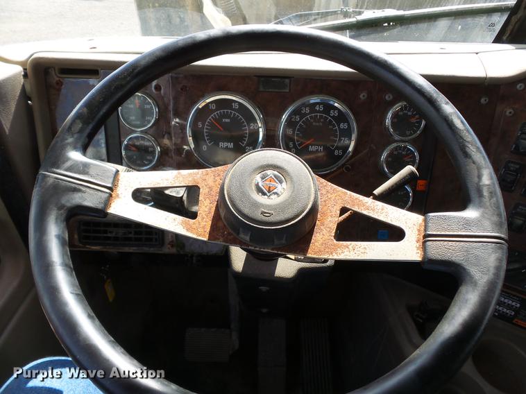 image for item DB7001 2006 International 9400i fertilizer tender truck