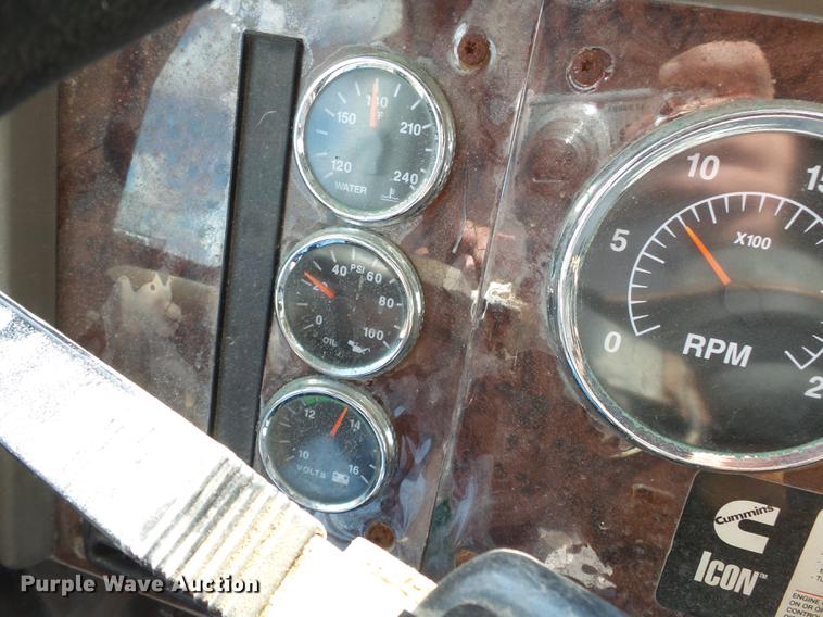 image for item DB7001 2006 International 9400i fertilizer tender truck