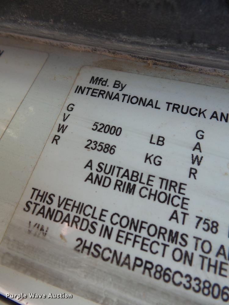 image for item DB7001 2006 International 9400i fertilizer tender truck