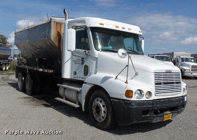 image for item DB7002 2001 Freightliner Century Class fertilizer tender truck