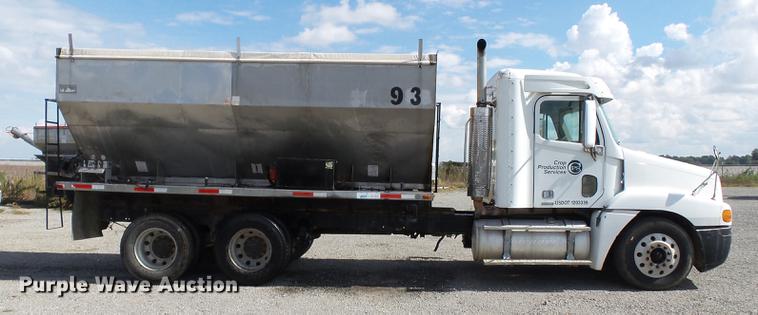 image for item DB7002 2001 Freightliner Century Class fertilizer tender truck