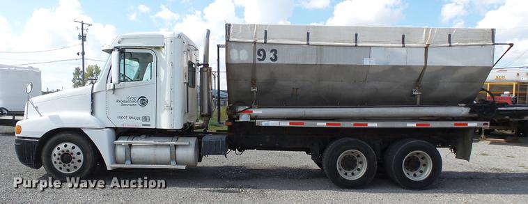image for item DB7002 2001 Freightliner Century Class fertilizer tender truck