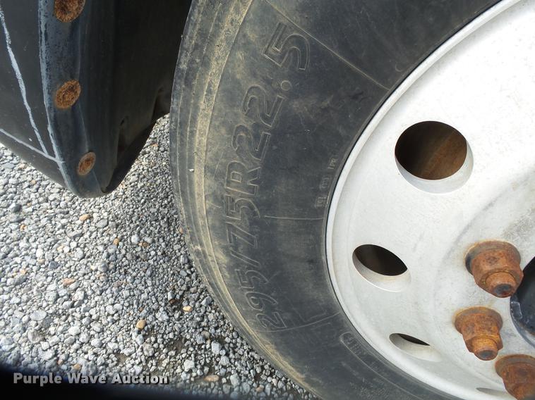 image for item DB7002 2001 Freightliner Century Class fertilizer tender truck