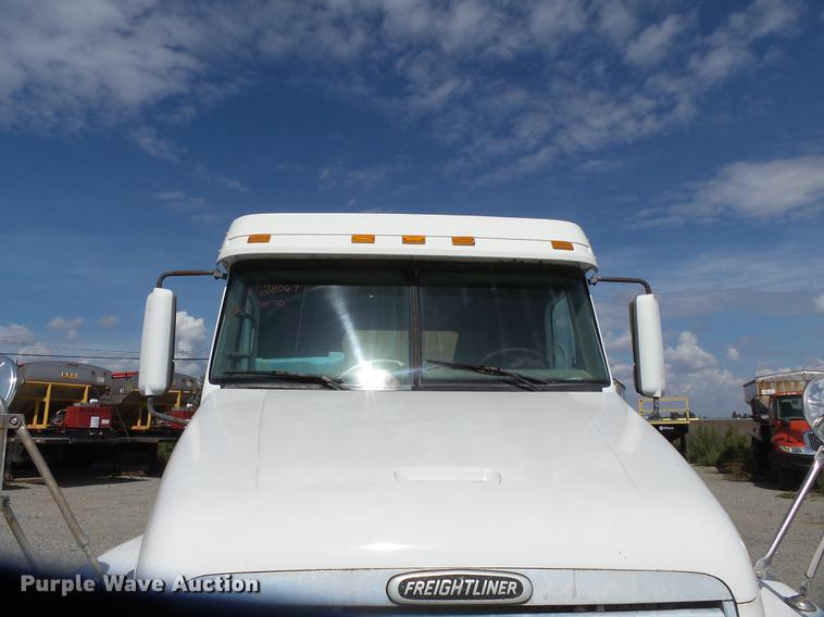 image for item DB7002 2001 Freightliner Century Class fertilizer tender truck