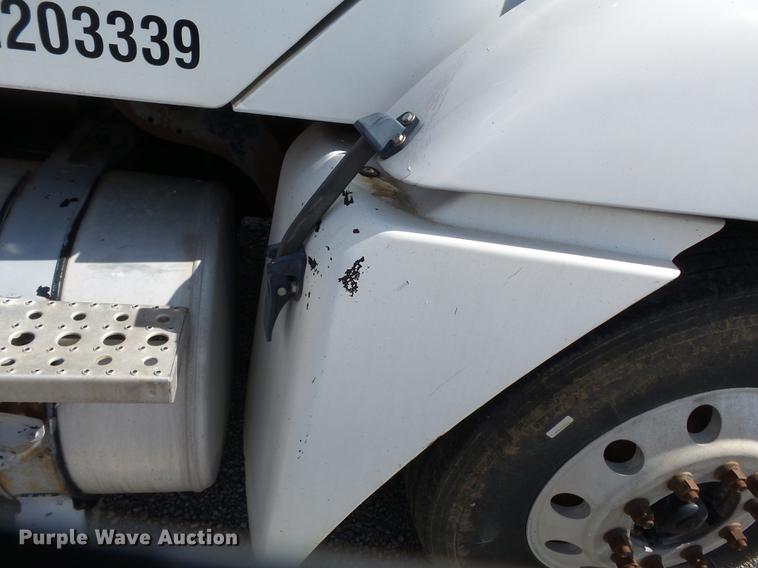 image for item DB7002 2001 Freightliner Century Class fertilizer tender truck