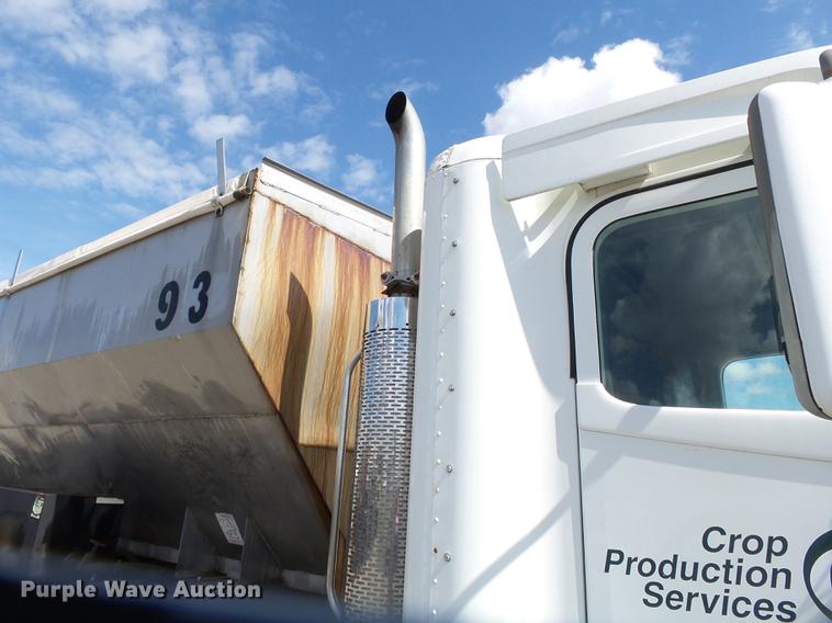 image for item DB7002 2001 Freightliner Century Class fertilizer tender truck