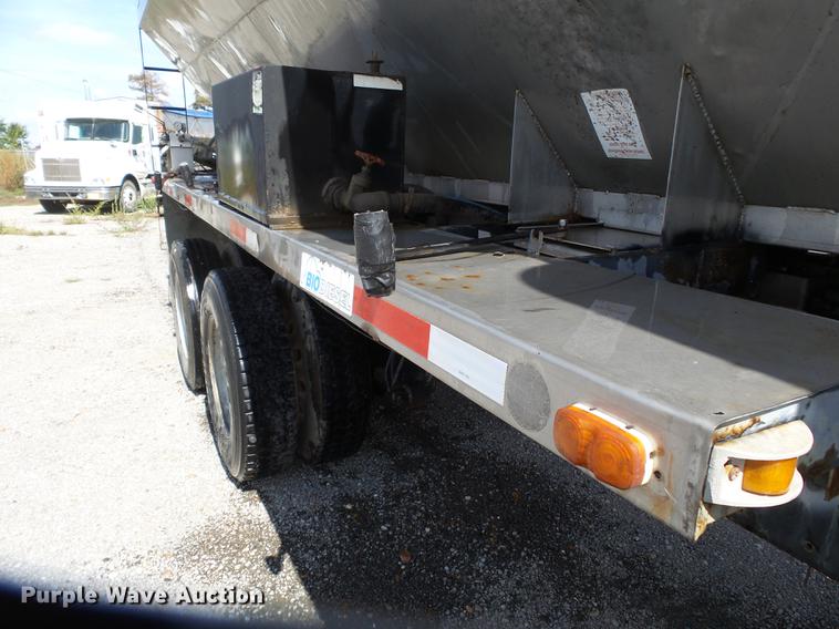 image for item DB7002 2001 Freightliner Century Class fertilizer tender truck