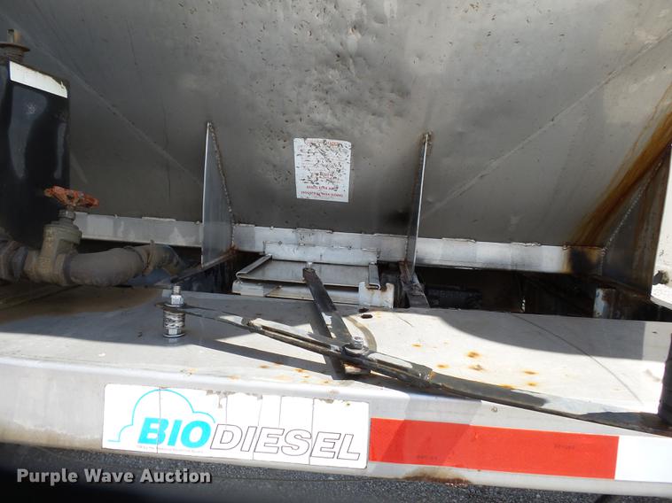 image for item DB7002 2001 Freightliner Century Class fertilizer tender truck